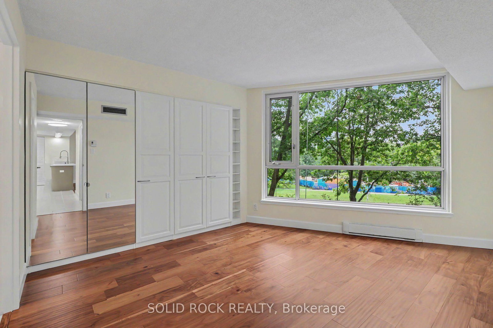 30 CHARLEVOIX Street • #303 • Ottawa, ON photo 16
