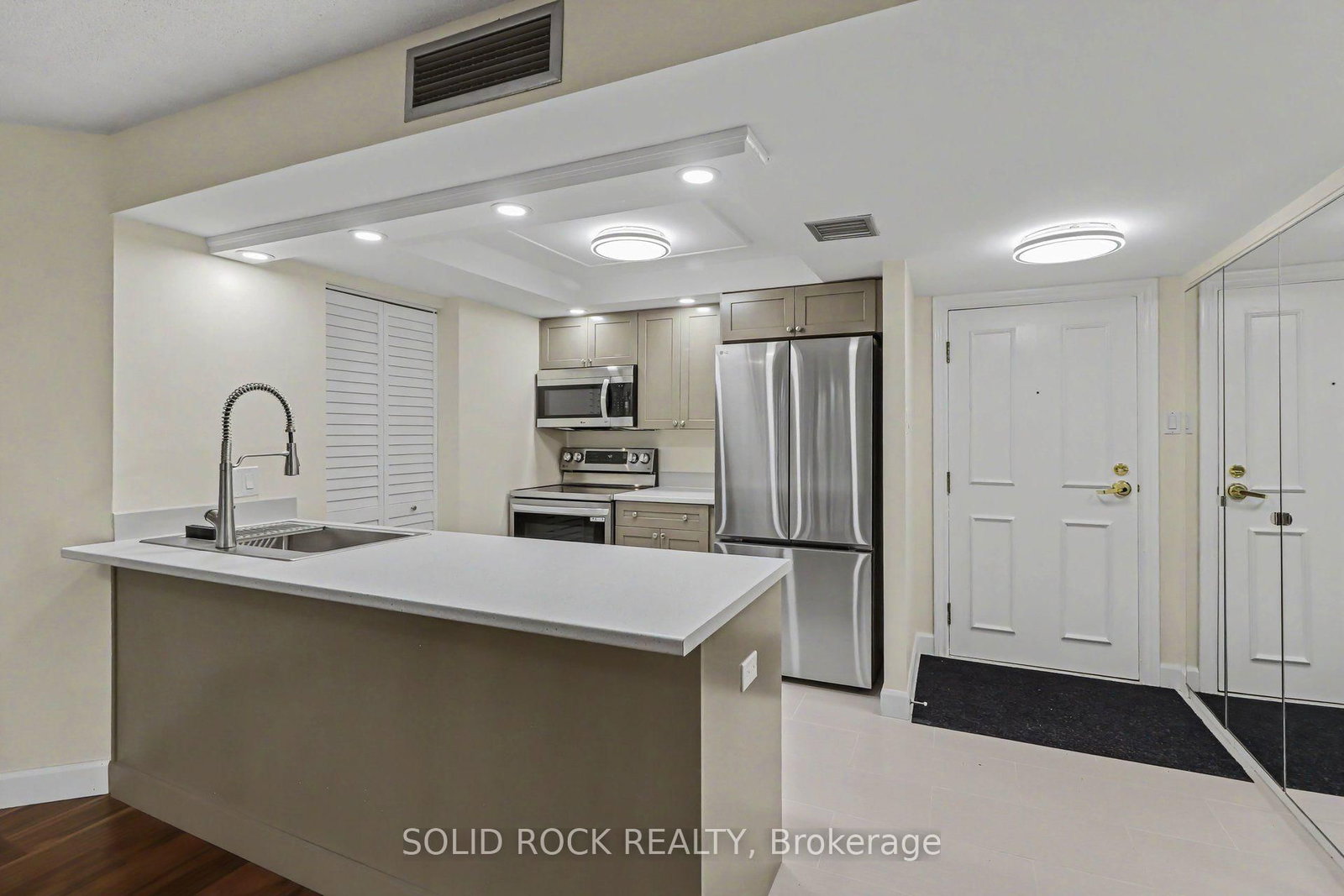 30 CHARLEVOIX Street • #303 • Ottawa, ON photo 9