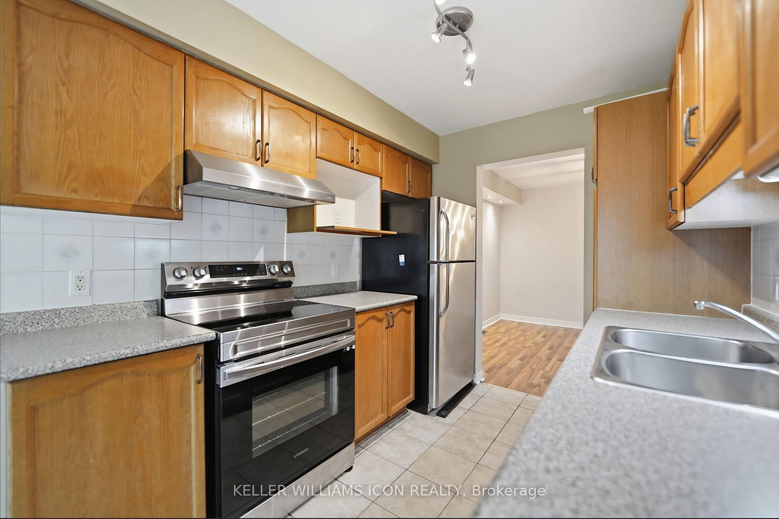 121 Thornbury Crescent • Nepean, ON photo 13