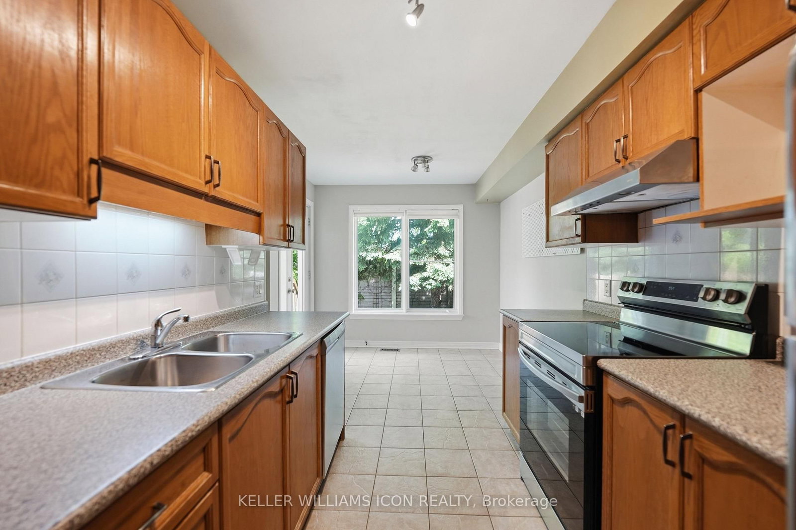 121 Thornbury Crescent • Nepean, ON photo 14