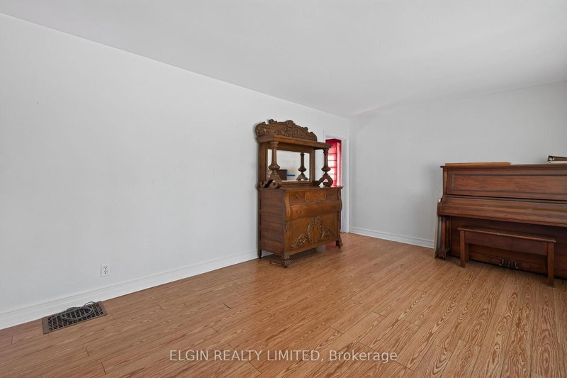 90 Dunkirk Dr photo 4