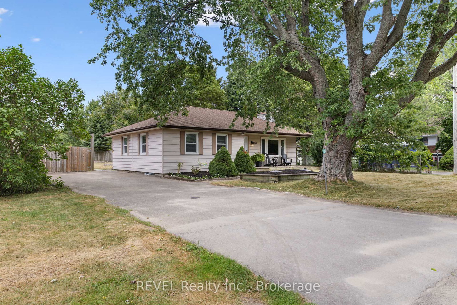 2906 June Road • Port Colborne, ON photo 1