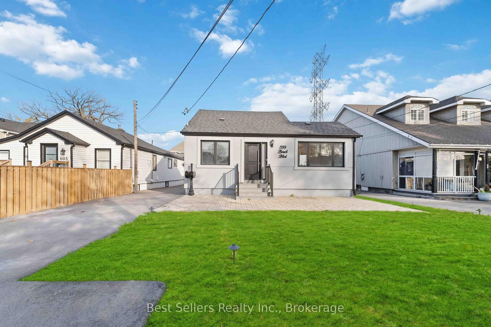 599 Beach Boulevard • Hamilton, ON photo 1