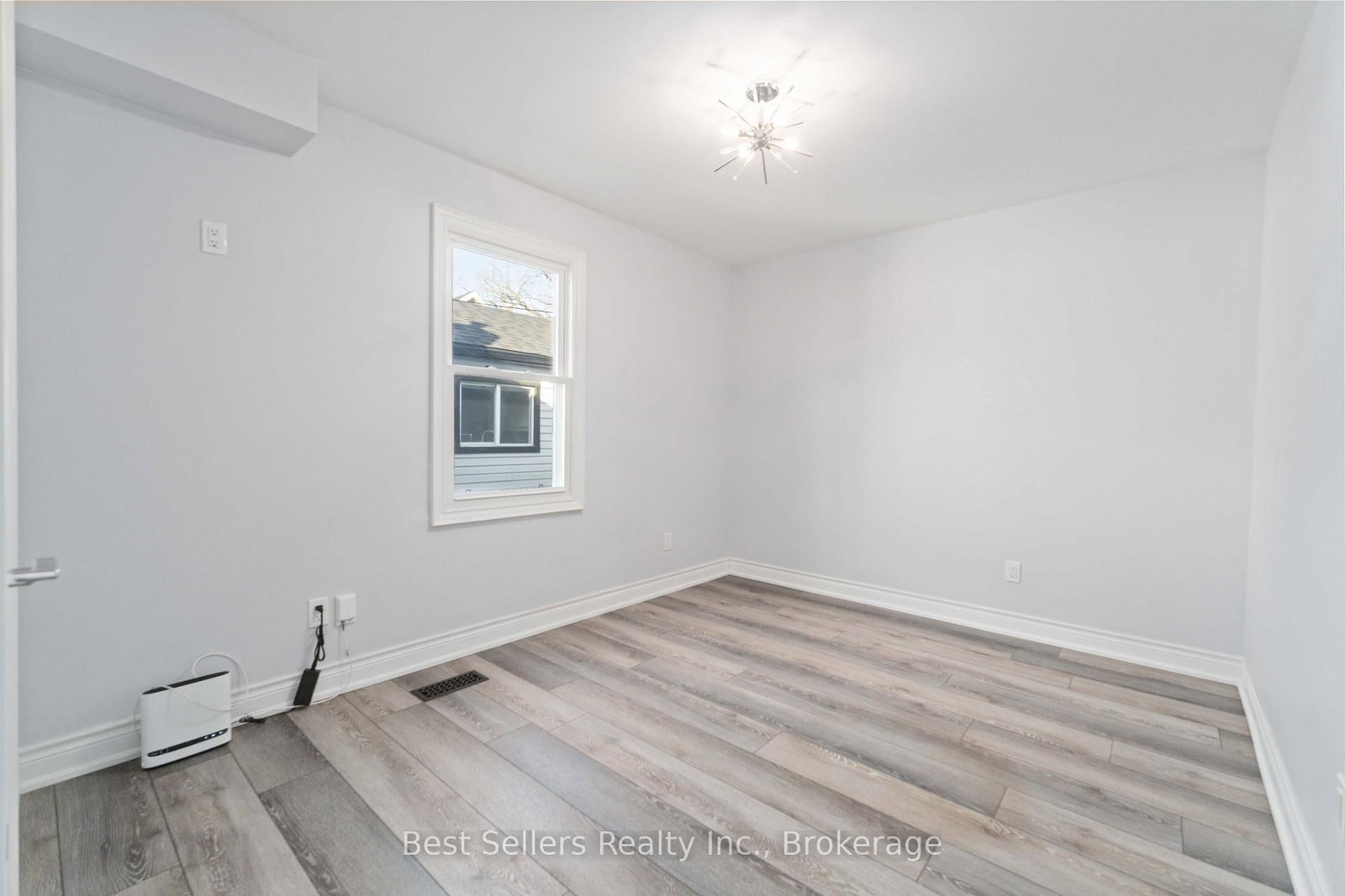 599 Beach Boulevard • Hamilton, ON photo 11