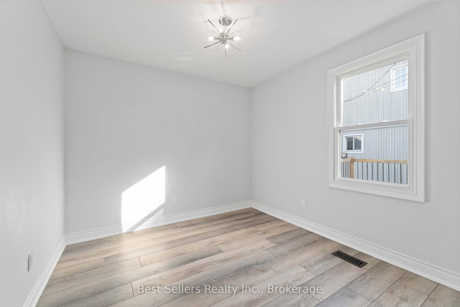599 Beach Boulevard • Hamilton, ON photo 14
