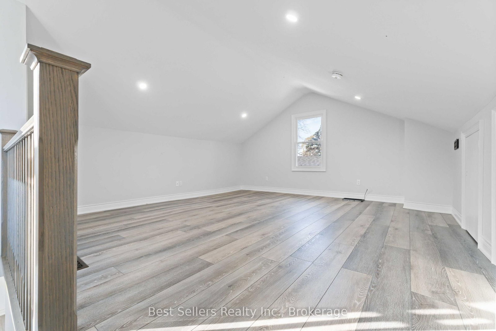 599 Beach Boulevard • Hamilton, ON photo 17