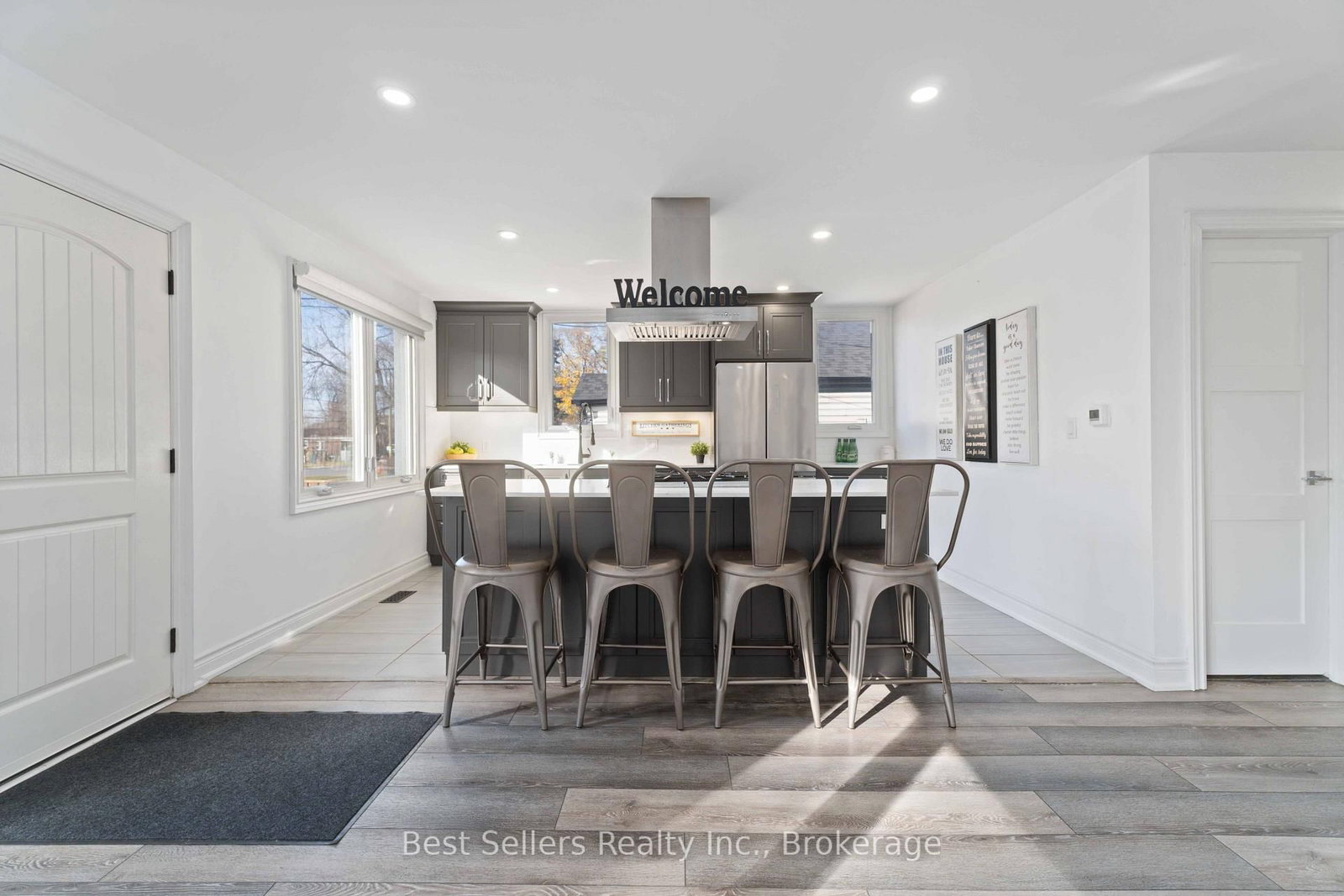 599 Beach Boulevard • Hamilton, ON photo 3