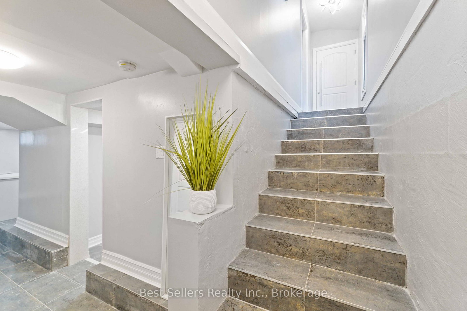599 Beach Boulevard • Hamilton, ON photo 34