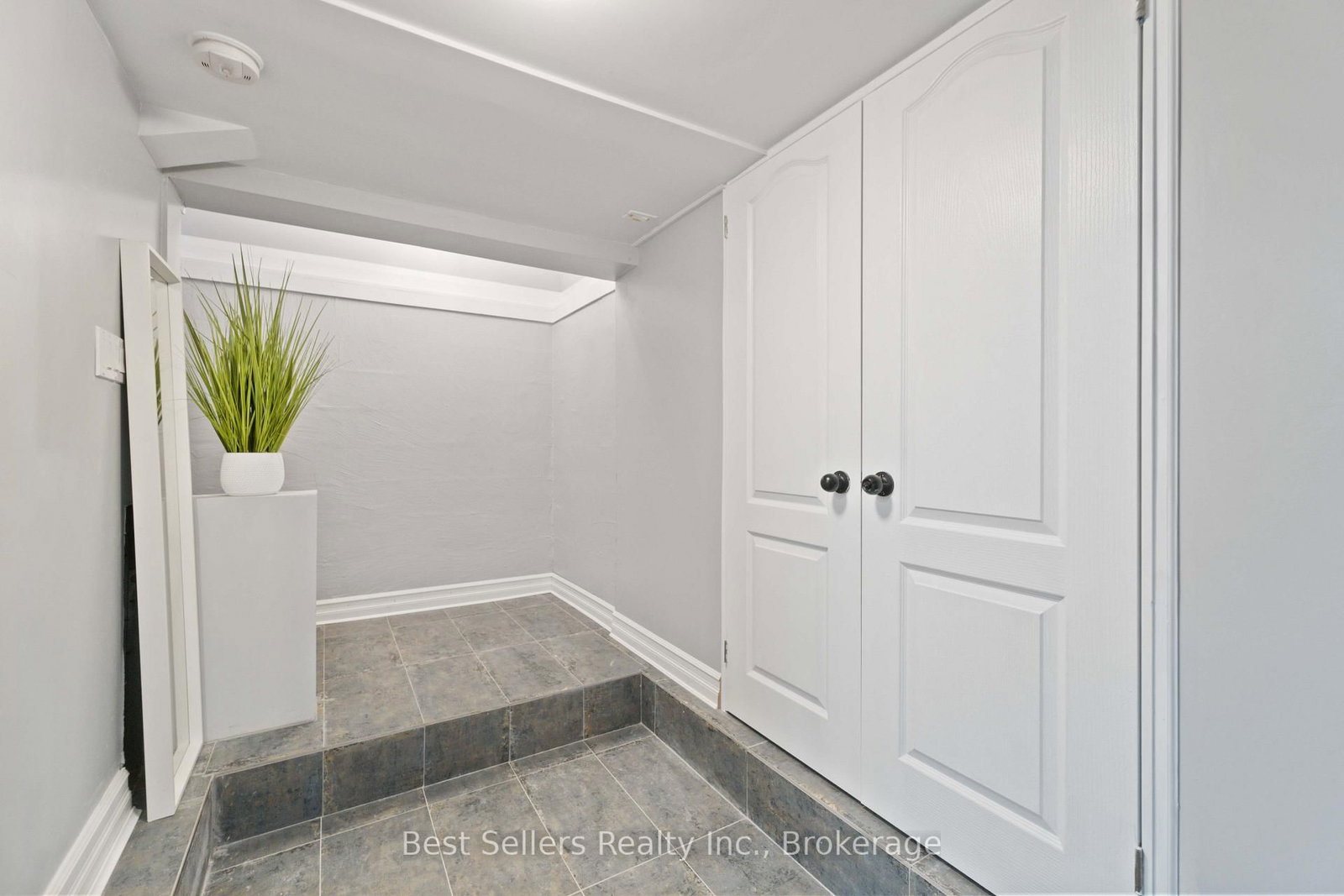 599 Beach Boulevard • Hamilton, ON photo 35