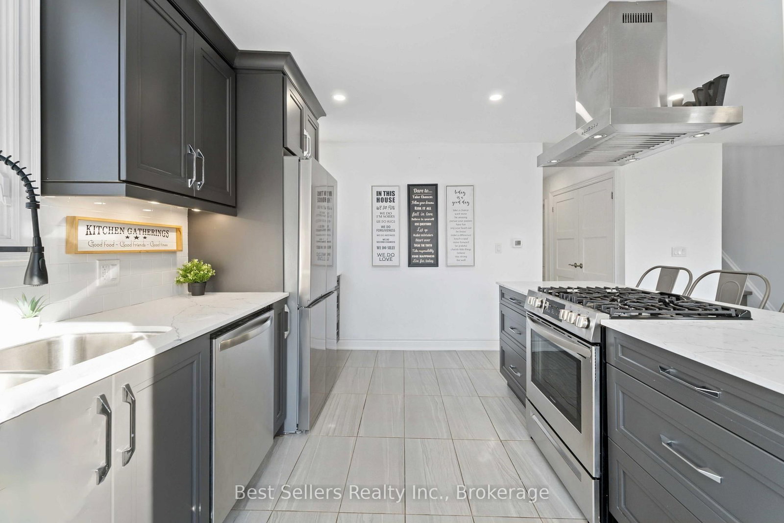 599 Beach Boulevard • Hamilton, ON photo 4