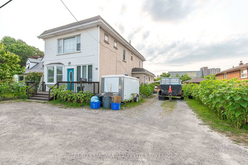 98 Chippawa Rd photo 4