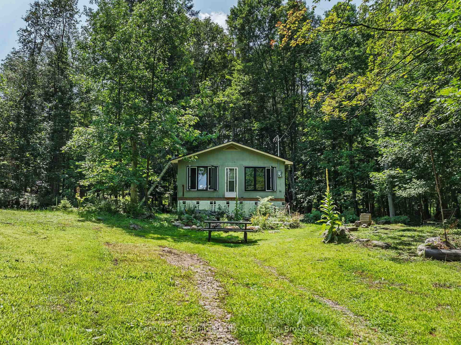 28 Dovers Hill Road • Dysart et al, ON photo 1