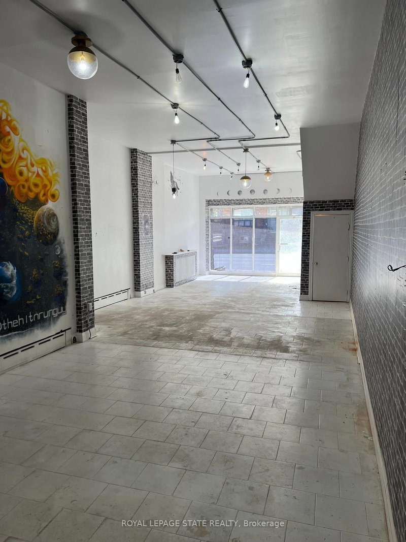 599 King St E photo 2