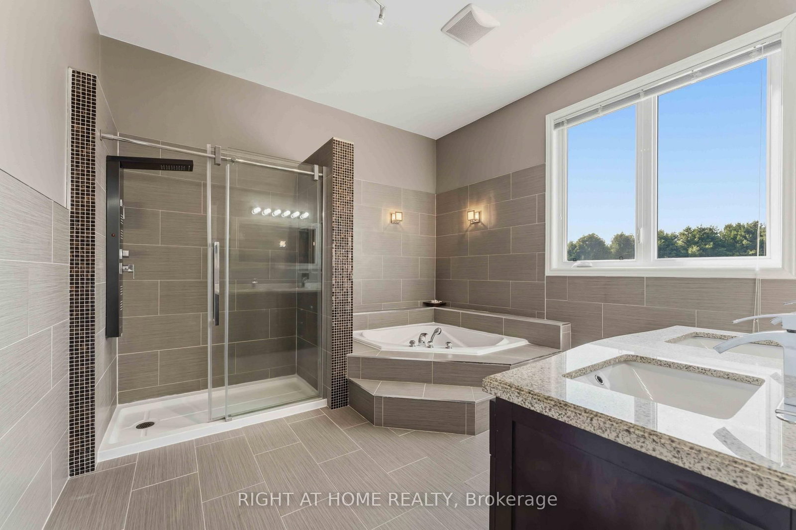 1607 Landel Drive • Ottawa, ON photo 22
