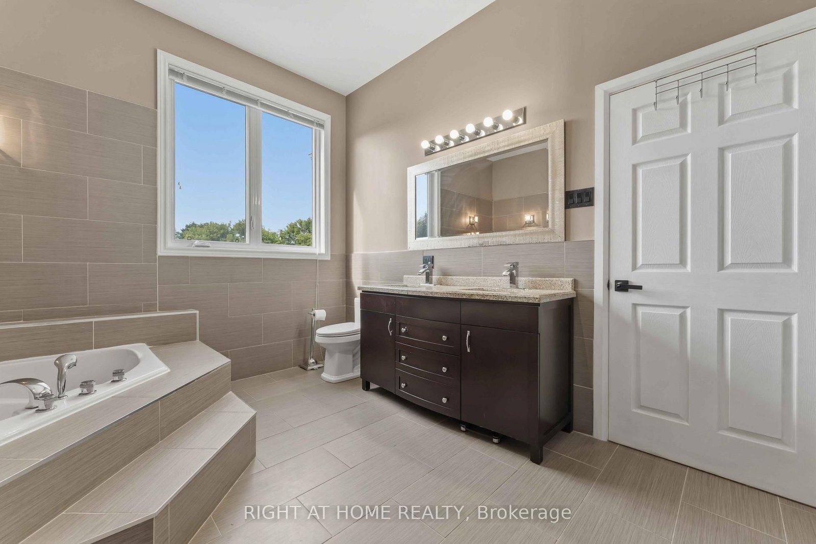 1607 Landel Drive • Ottawa, ON photo 23