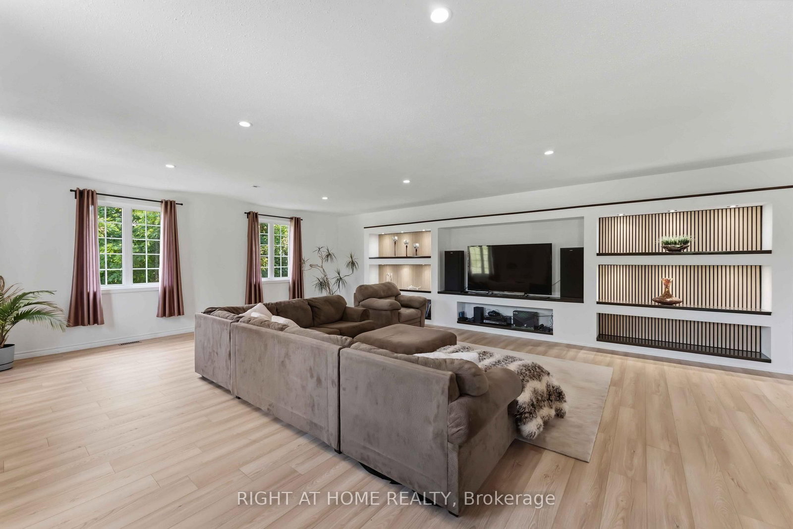 1607 Landel Drive • Ottawa, ON photo 36