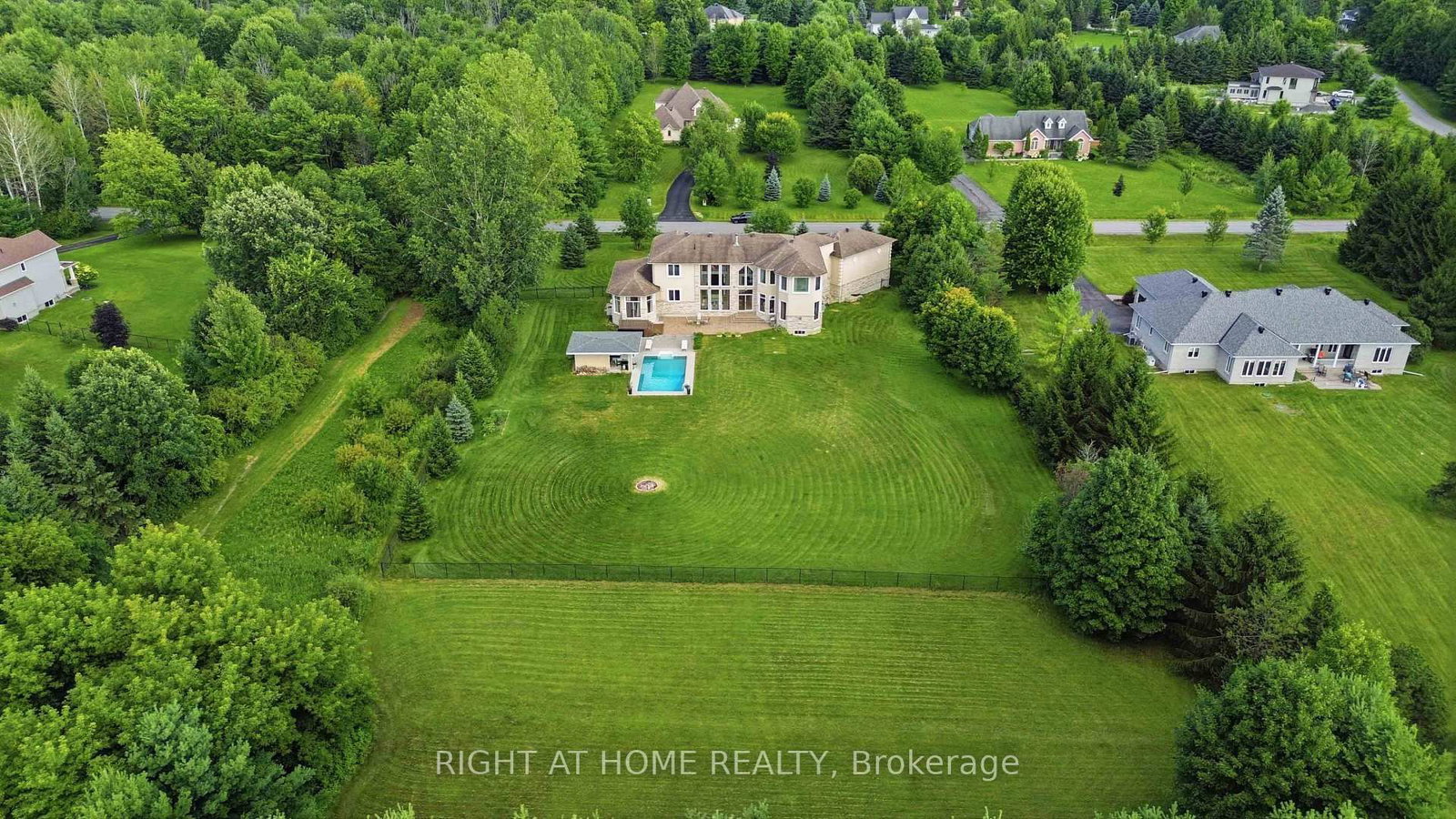 1607 Landel Drive • Ottawa, ON photo 50