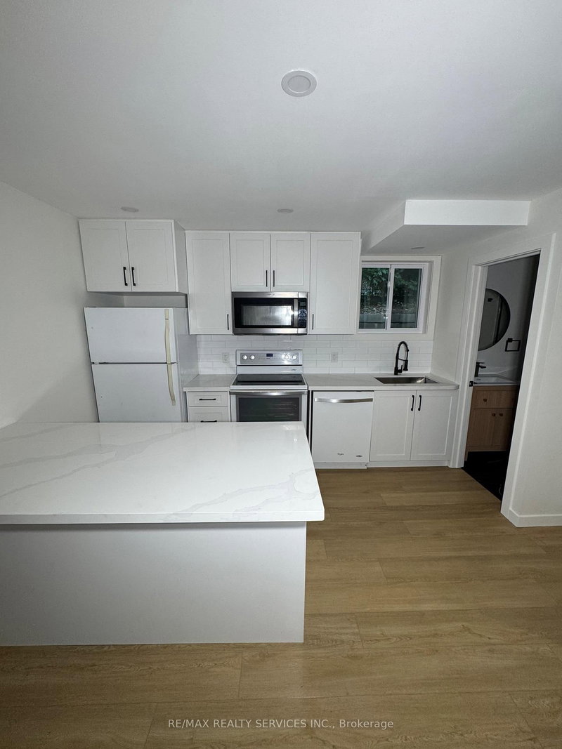8 - 16 East Avenue