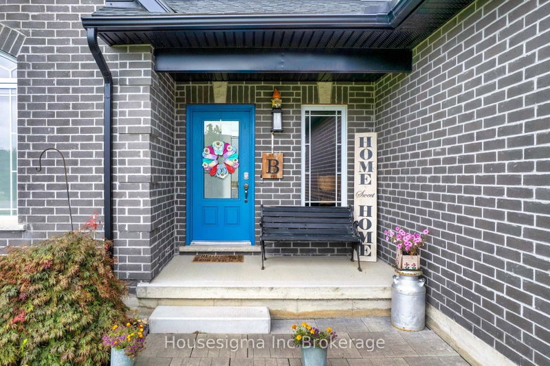 582 QUEEN Street