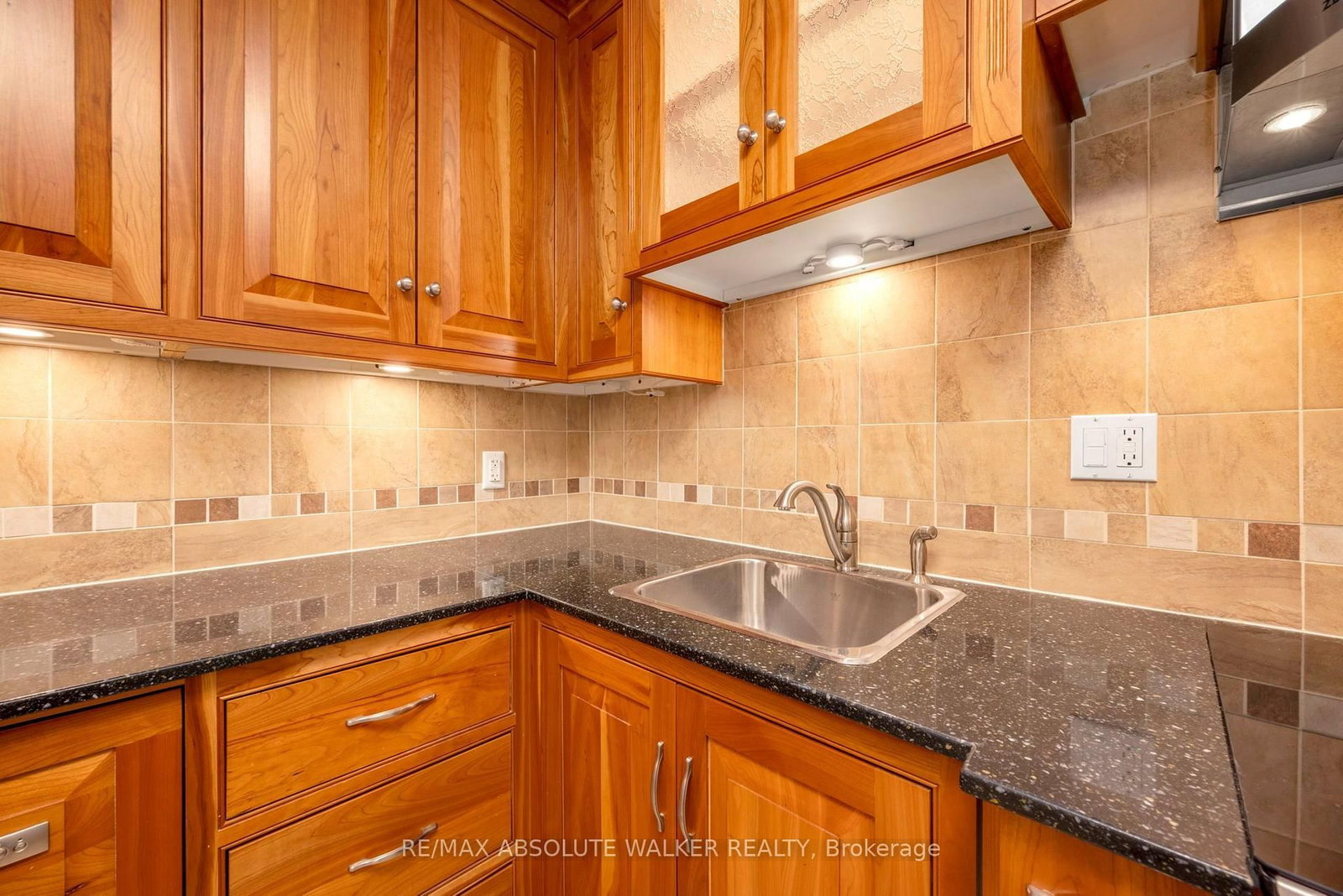 71 Somerset Street W • #1003 • Ottawa, ON photo 12