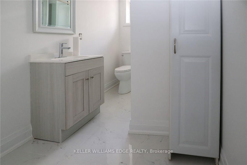 LL - 525 Britannia Avenue W