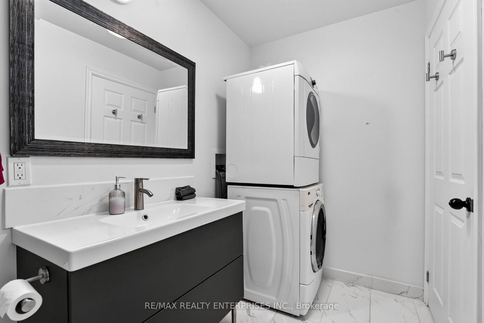 24 Charles Street • Port Colborne, ON photo 23