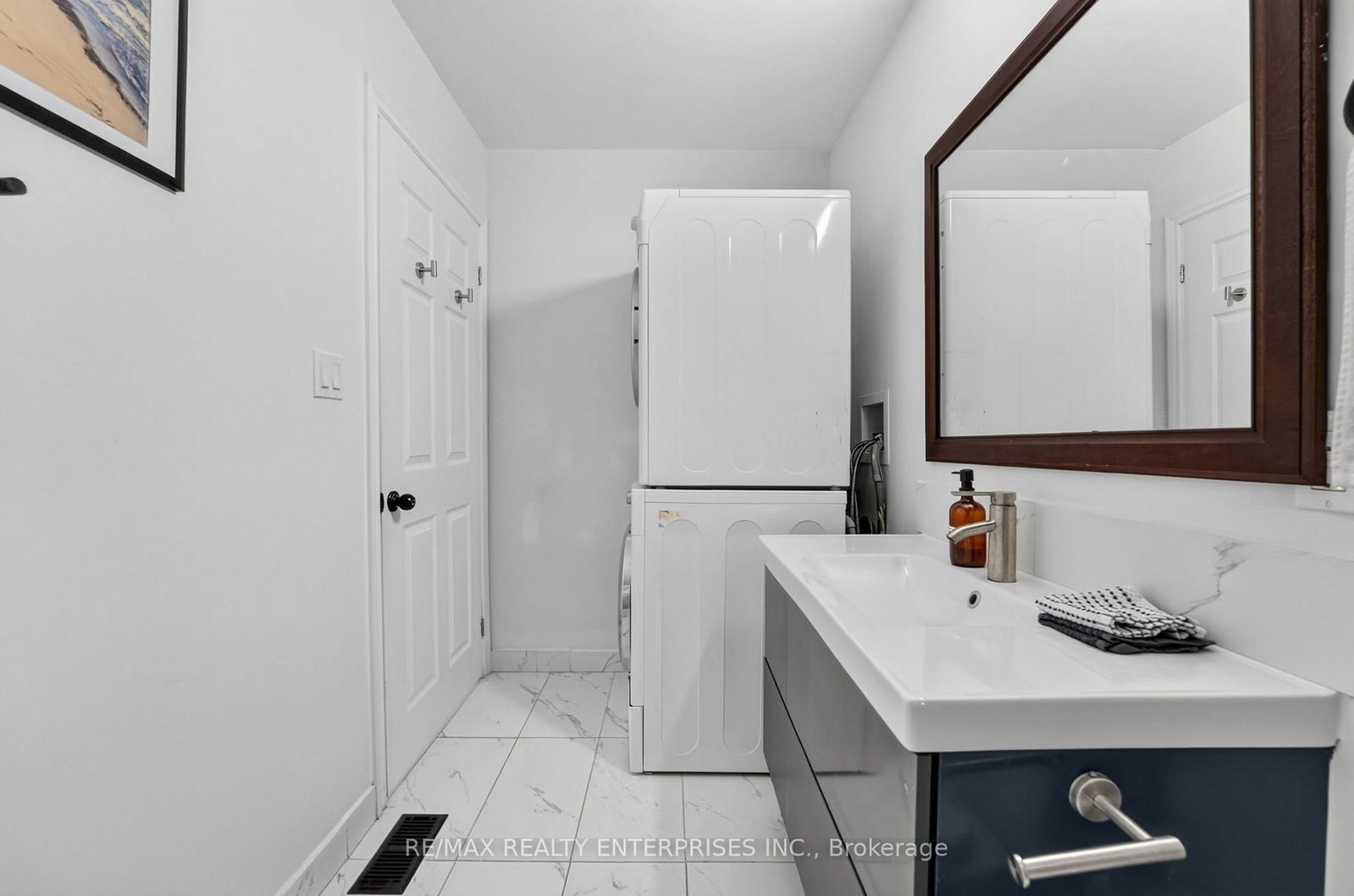 24 Charles Street • Port Colborne, ON photo 35
