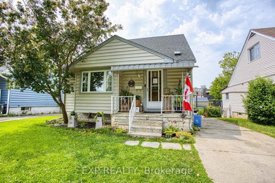 Detached House for sale at 139 Glassco Avenue, Hamilton, Ontario, L8H 6A1 - McQuesten - MLS: X13621814