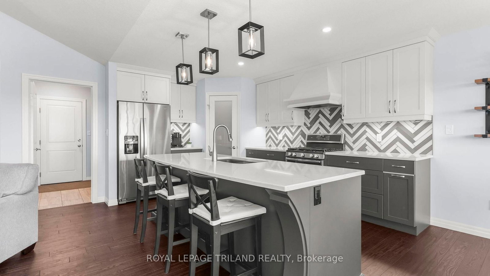 8 MELROSE Court • St. Thomas, ON photo 11