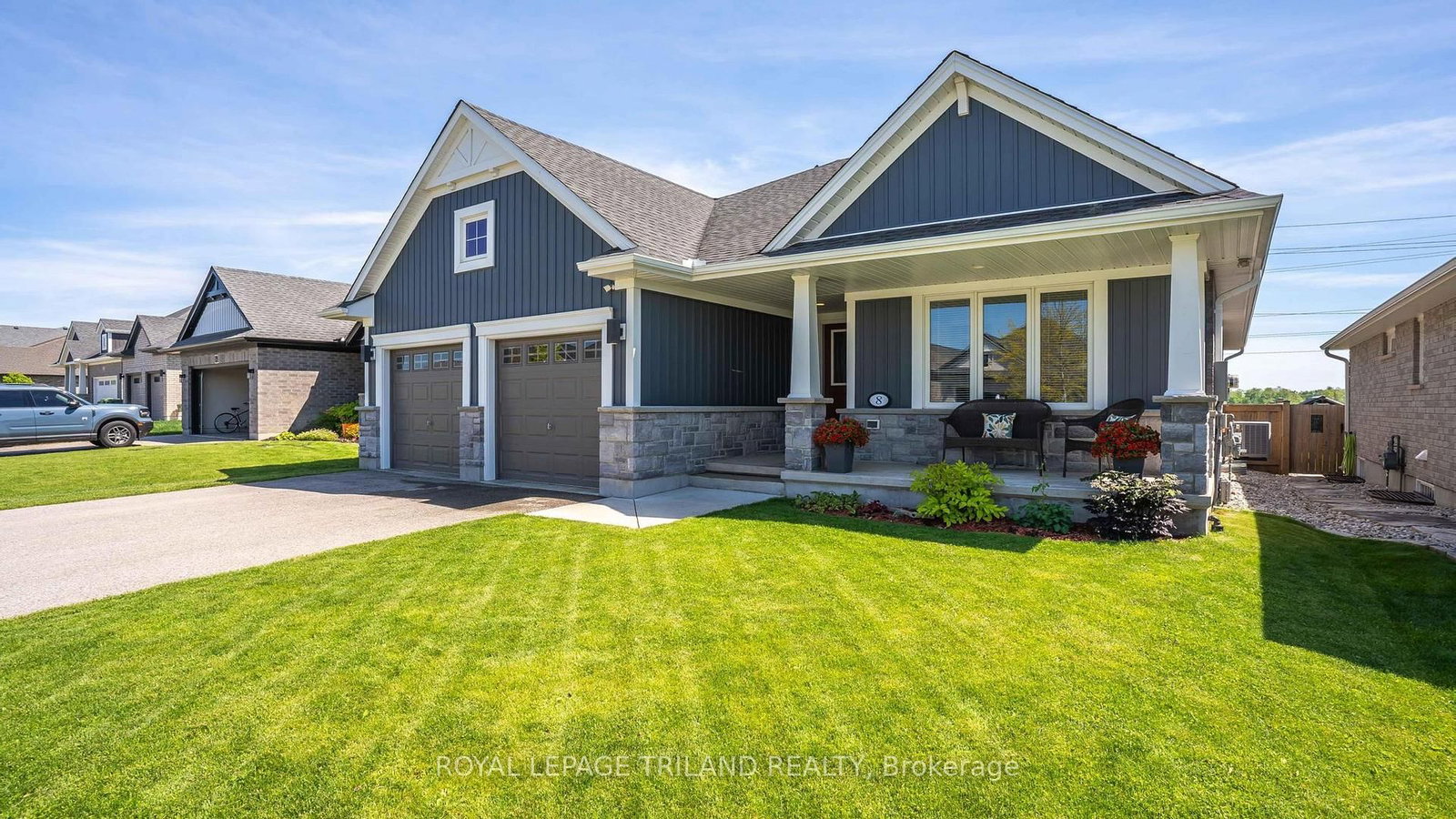 8 MELROSE Court • St. Thomas, ON photo 2