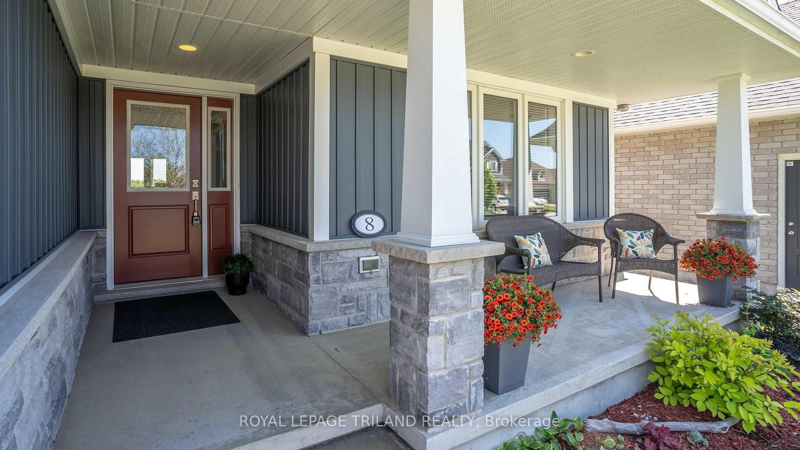 8 MELROSE Court • St. Thomas, ON photo 3