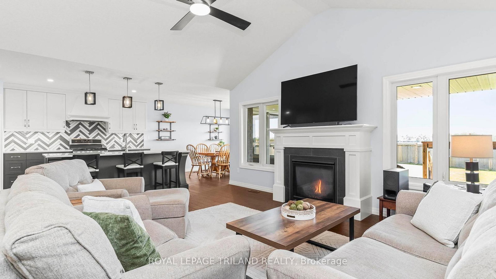 8 MELROSE Court • St. Thomas, ON photo 6
