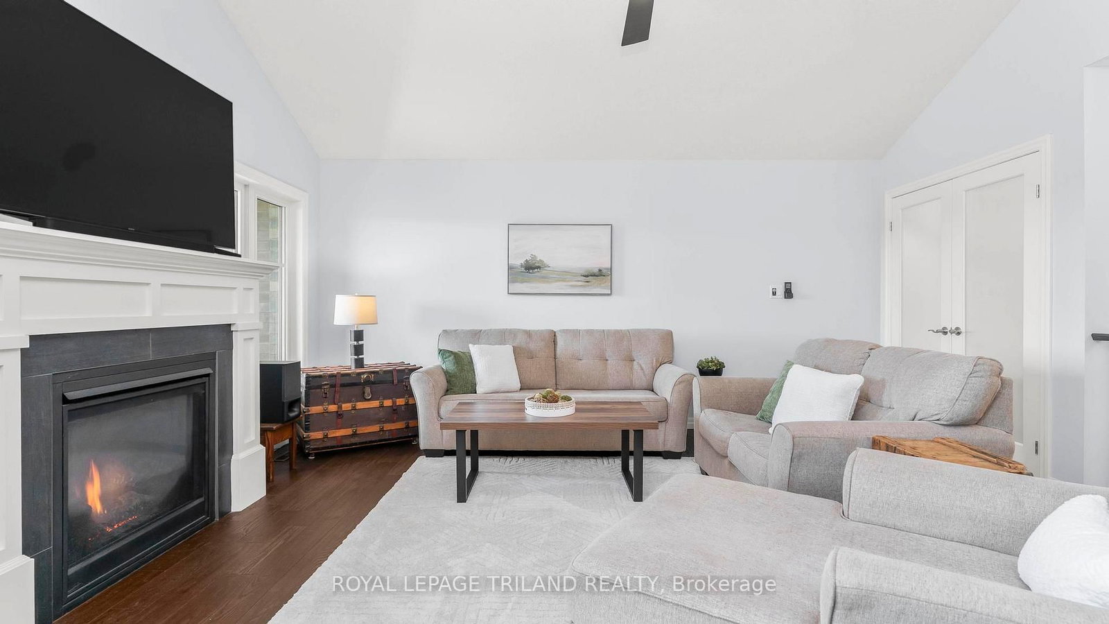 8 MELROSE Court • St. Thomas, ON photo 7