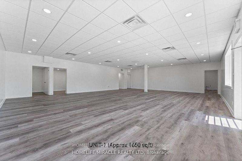 235 Dundas St photo 4