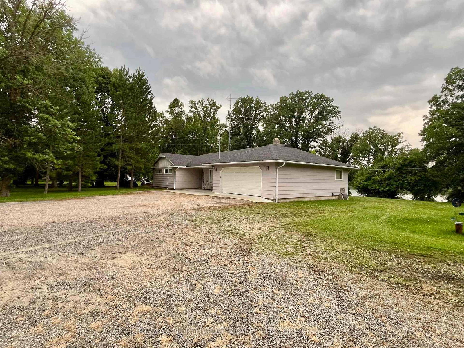 986 HWY 11 • Dawson, ON photo 5