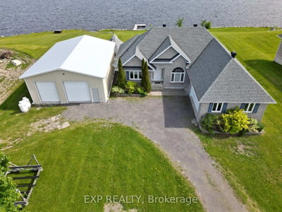 15 Rue Haute Rive Street • Alfred and Plantagenet, ON photo 2