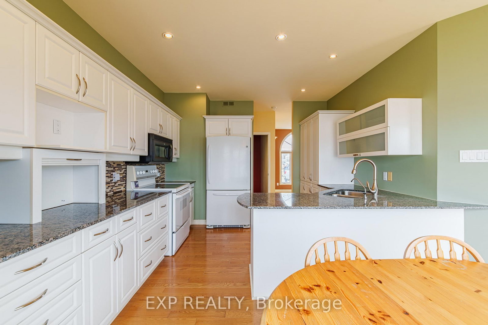15 Rue Haute Rive Street • Alfred and Plantagenet, ON photo 9