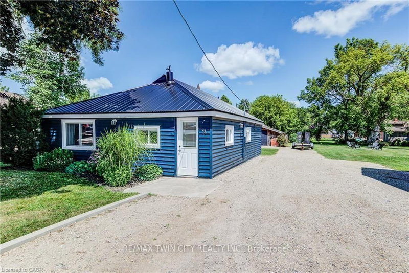 14 Maddison Street E