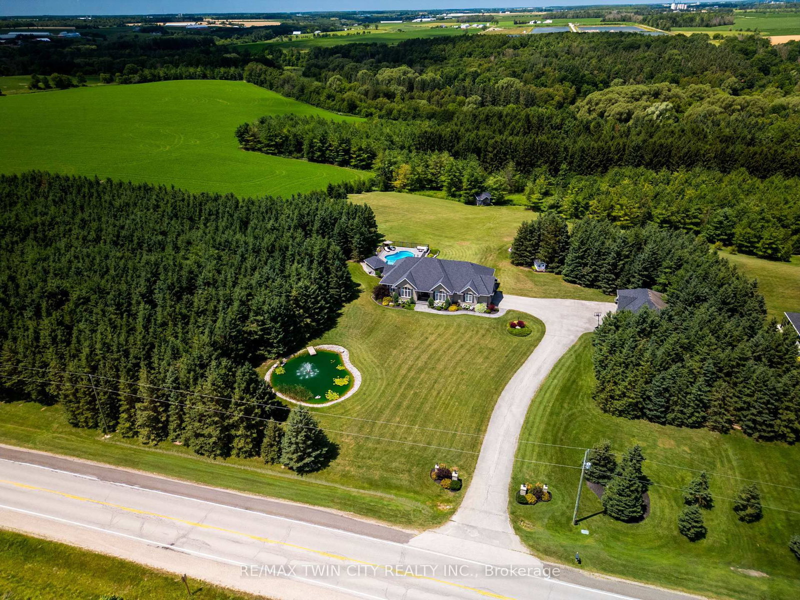Detached House sold at 7118 Wellington Rd 11 Road, Mapleton, Ontario, N0G 1P0 - Rural Mapleton - MLS: X13622366