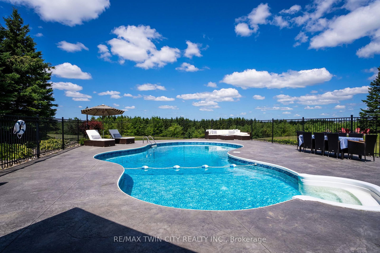 Detached House sold at 7118 Wellington Rd 11 Road, Mapleton, Ontario, N0G 1P0 - Rural Mapleton - MLS: X13622366