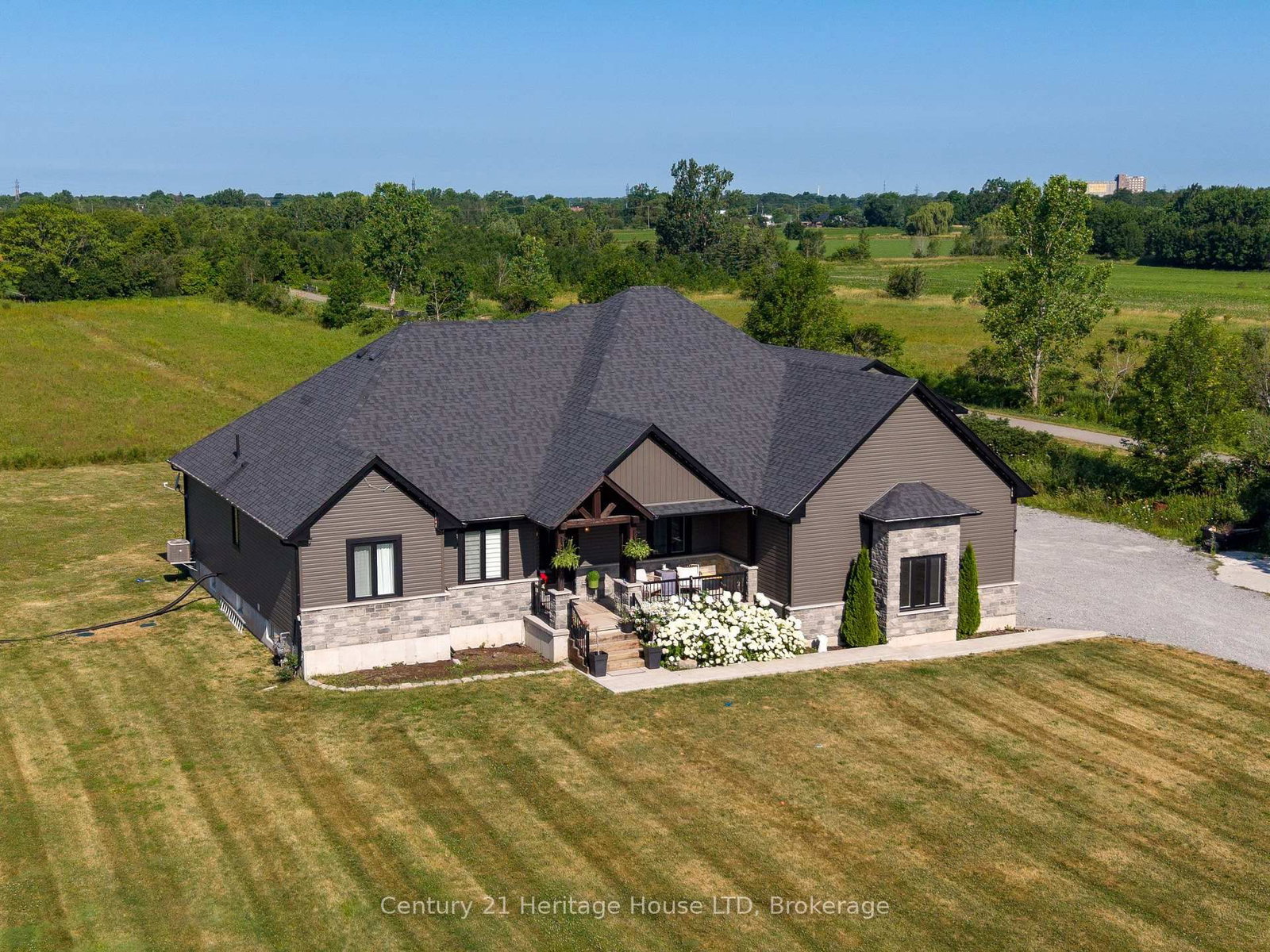 856 Lorraine Road • Port Colborne, ON photo 2