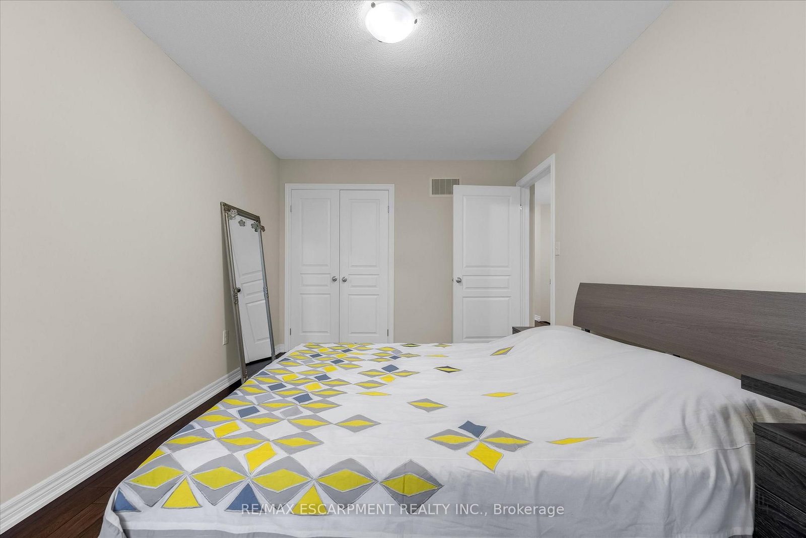 370 Stonehenge Drive • #13 • Hamilton, ON photo 18