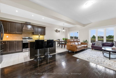 370 Stonehenge Drive • #13 • Hamilton, ON photo 5