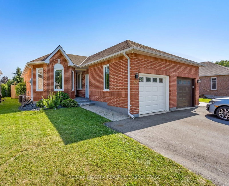 17 Jackson Court W