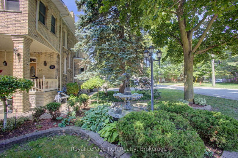 291 Elma Street E