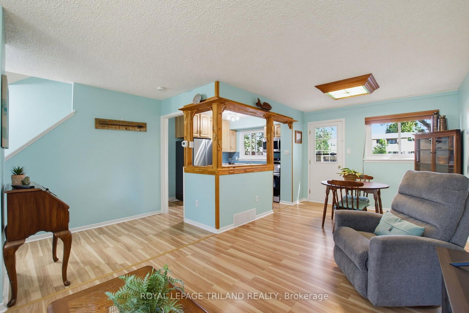 Listing Image 8