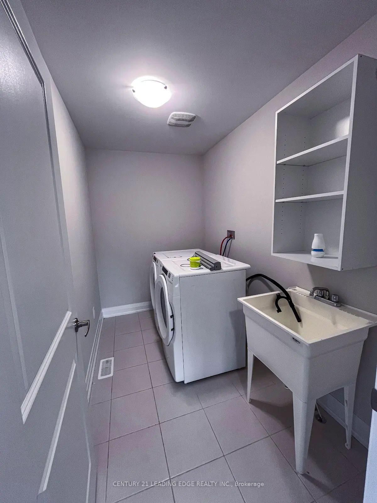 100 Cole Terrace • Woodstock, ON photo 4