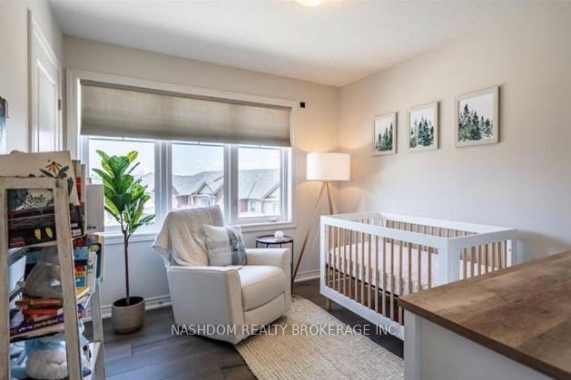 10 Egleston Lane • Hamilton, ON photo 16