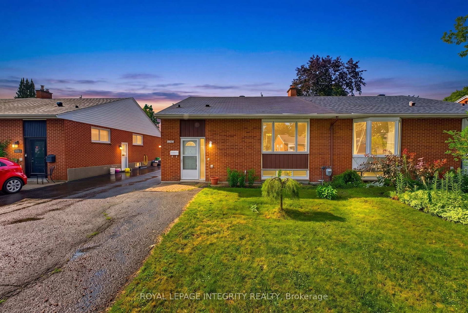 Semi-Detached House for sale at 2393 Iris Street, Ottawa, Ontario, K2C 1C7 - Parkway Park - MLS: X13623276