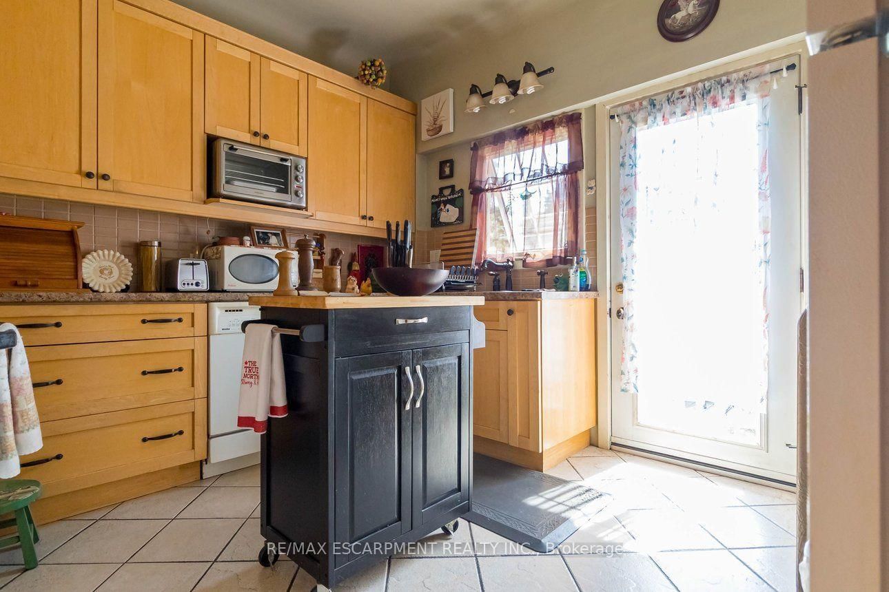 121 Eastbourne Avenue • Hamilton, ON photo 18
